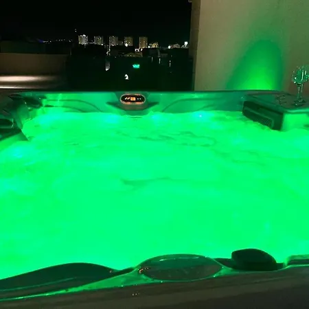 Olive Oasis Penthouse With Jacuzzi شقة زادار