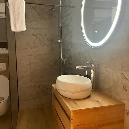 Olive Oasis Penthouse With Jacuzzi * زادار