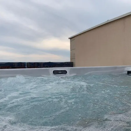 Olive Oasis Penthouse With Jacuzzi Apartament Zadar