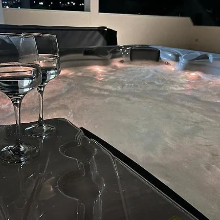 דירה Olive Oasis Penthouse With Jacuzzi *
