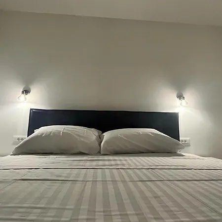 Olive Oasis Penthouse With Jacuzzi דירה זאדאר