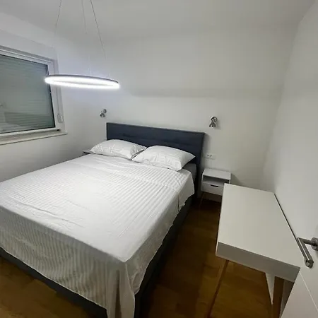 Olive Oasis Penthouse With Jacuzzi דירה