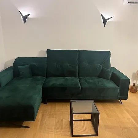 Olive Oasis Penthouse With Jacuzzi זאדאר