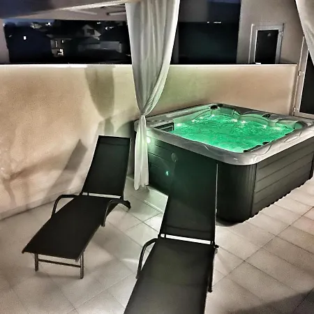Olive Oasis Penthouse With Jacuzzi דירה *